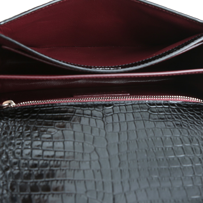Saint Laurent  Cassandre medium model  shoulder bag  in black leather - Detail D2