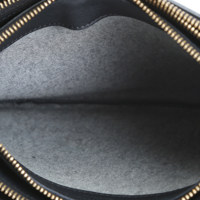 Celine Trio small model shoulder bag in black leather - Detail D2