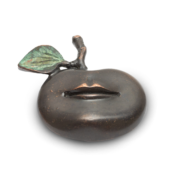 Claude Lalanne, “Pomme-bouche” brooch in patinated bronze, Arthus-Bertrand editions, signed, from the 1990’s - Detail D1