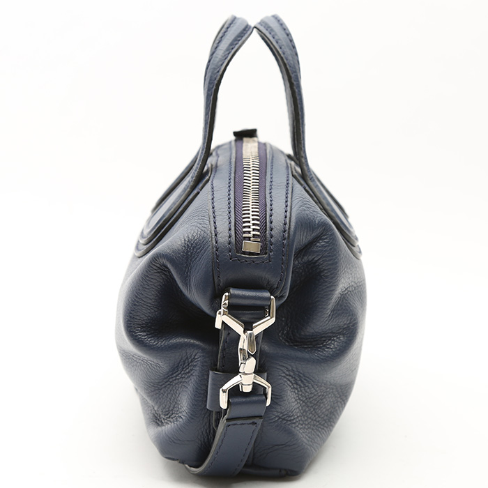 Bolso bandolera Givenchy Nightingale mini en cuero granulado azul oscuro - Detail D6