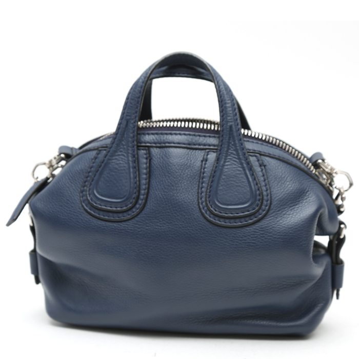 Bolso bandolera Givenchy Nightingale mini en cuero granulado azul oscuro - Detail D7