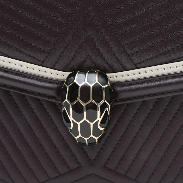 Bolso bandolera Bulgari  Forever en cuero color burdeos - Detail D1