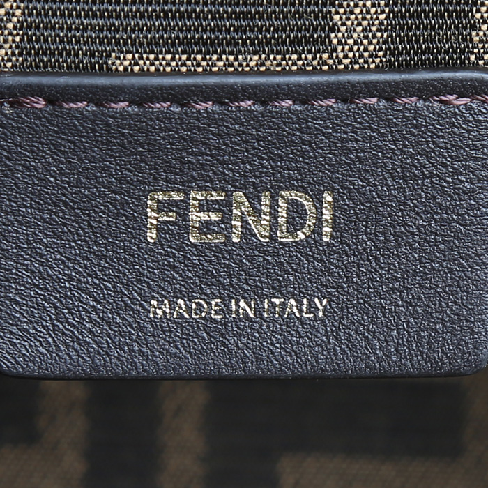 Pochette Fendi  First Petit en python gris - Detail D3