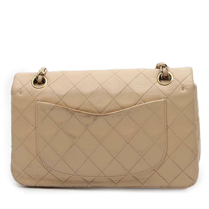 Chanel  Timeless Petit shoulder bag  in beige quilted leather - Detail D1