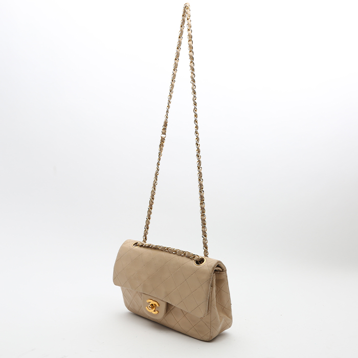 Chanel  Timeless Petit shoulder bag  in beige quilted leather - Detail D7