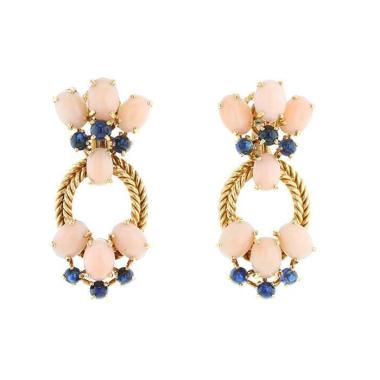 Orecchini a clip  Chaumet  in oro giallo, corallo e zaffiri