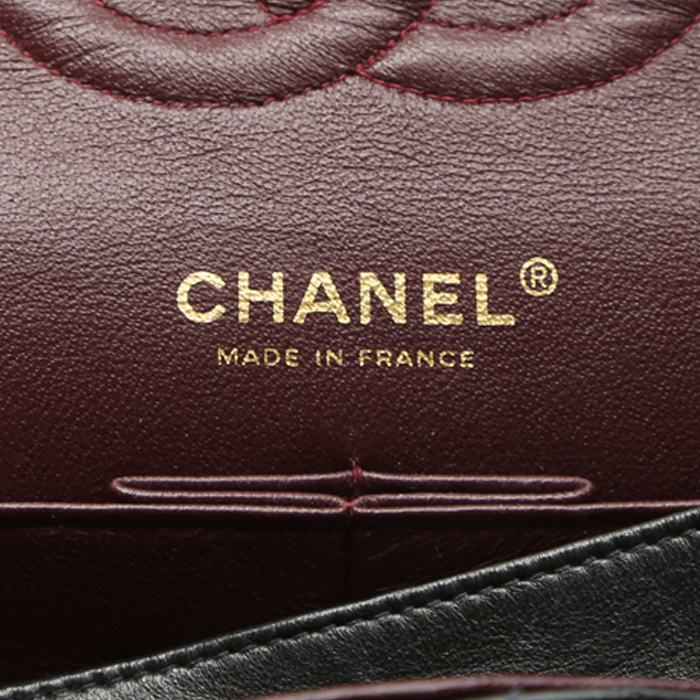 Sac à main Chanel  Timeless Classic en cuir matelassé noir - Detail D3