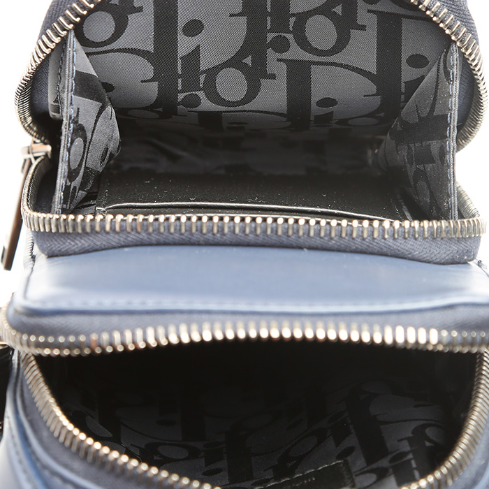 Dior   shoulder bag  in blue smooth leather - Detail D2