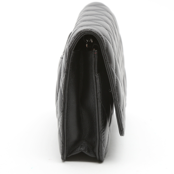 Sac bandoulière Chanel  Wallet on Chain en cuir matelassé noir - Detail D6