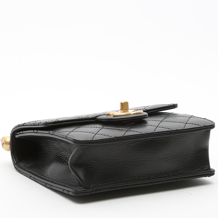 Bolso bandolera Chanel   en cuero acolchado negro - Detail D4