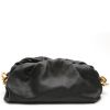 Bottega Veneta  Pouch handbag  in black leather - Detail D7 thumbnail