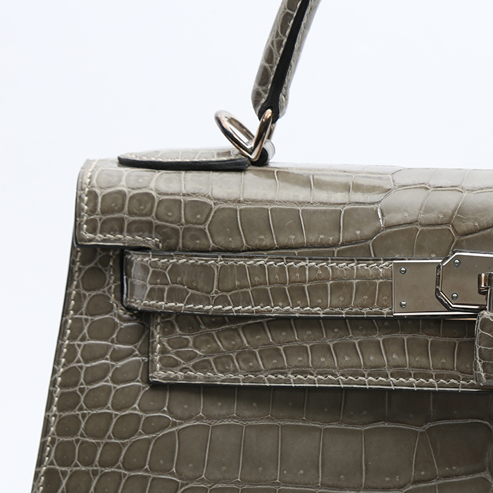 Sac à main Hermès  Kelly 28 cm en crocodile porosus gris - Detail D1