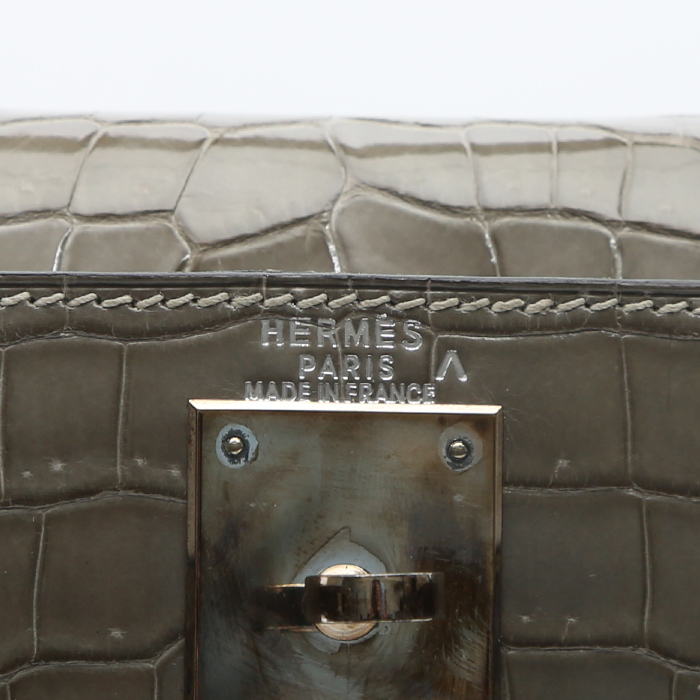 Bolso de mano Hermès  Kelly 28 cm en cocodrilo porosus gris - Detail D3