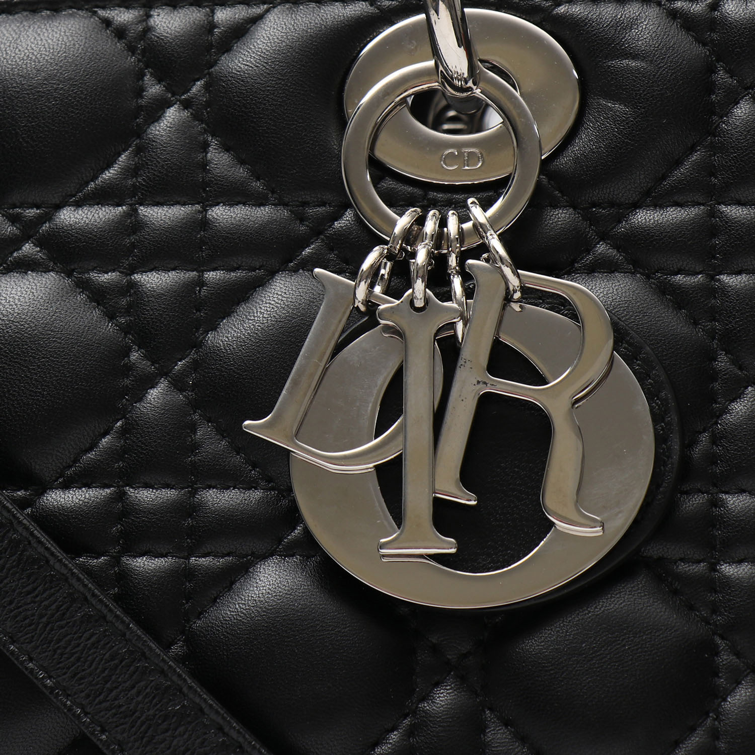 Dior  Lady Dior handbag  in black leather cannage - Detail D1