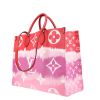 Shopping bag Louis Vuitton Onthego modello grande in tela monogram bicolore rossa e rosa - Detail D5 thumbnail