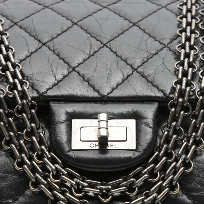 Sac bandoulière Chanel Chanel 2.55 en cuir matelassé noir - Detail D1