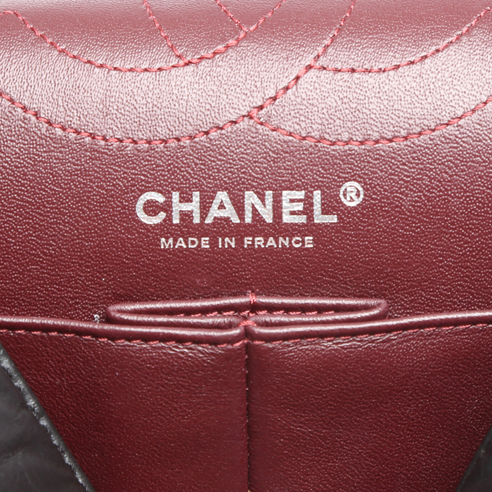 Sac bandoulière Chanel Chanel 2.55 en cuir matelassé noir - Detail D3