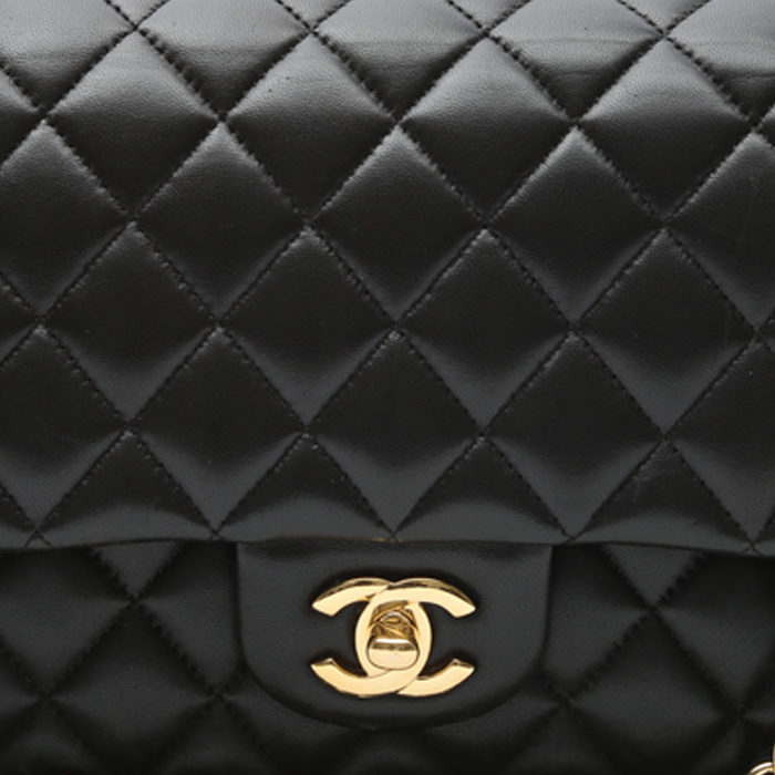 Chanel  Timeless Classic handbag  in black quilted leather - Detail D1