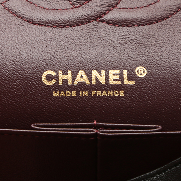 Sac à main Chanel  Timeless Classic en cuir matelassé noir - Detail D3