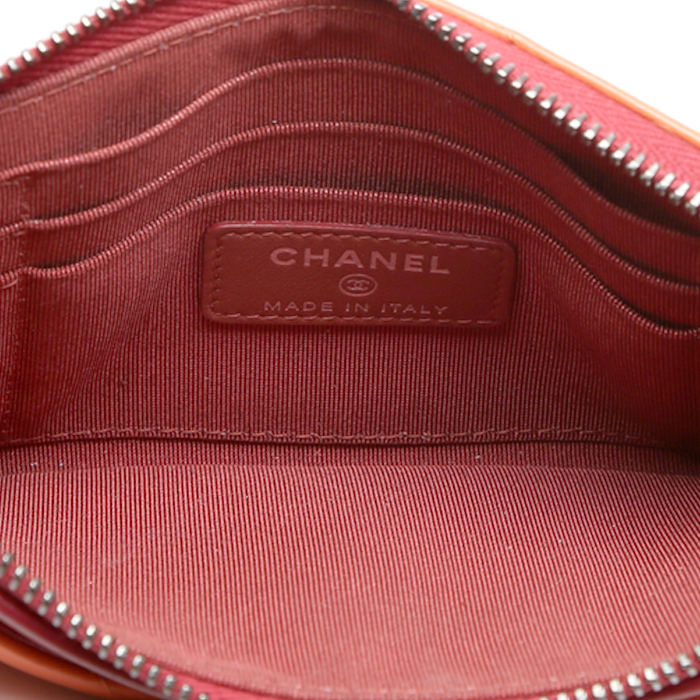 Billetera Chanel  Gabrielle  en cuero acolchado naranja y cuero color burdeos - Detail D2