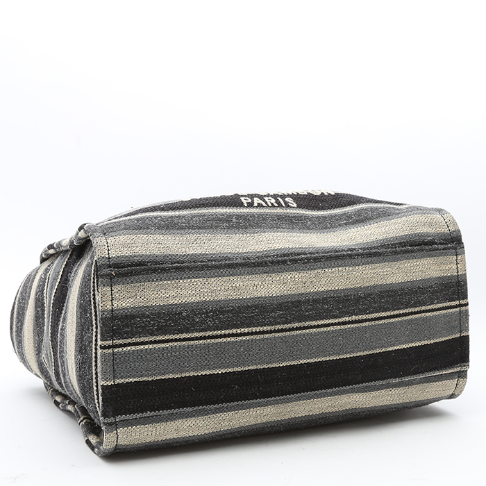 Sac cabas Chanel Deauville en toile tricolore beige noire et bleue et cuir bleu-marine - Detail D2