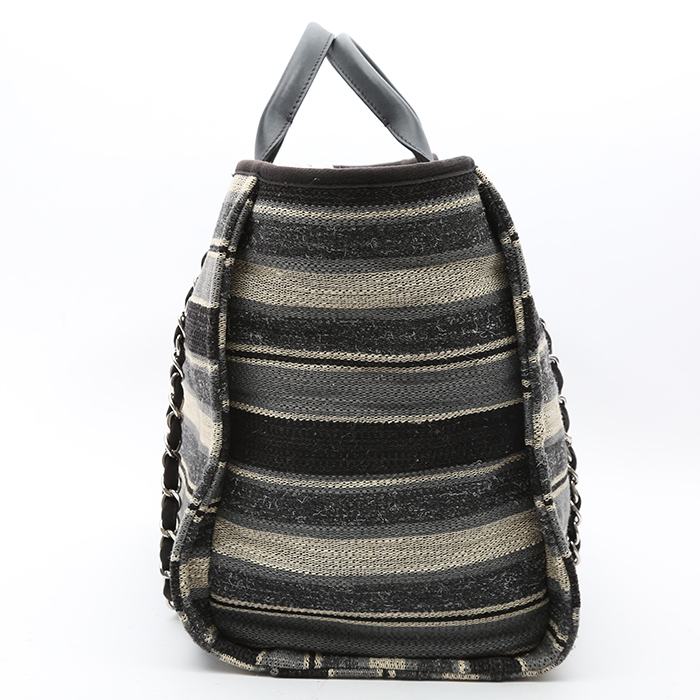 Sac cabas Chanel Deauville en toile tricolore beige noire et bleue et cuir bleu-marine - Detail D3