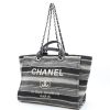 Shopping bag Chanel  Deauville in tela tricolore beige nera e blu e pelle blu marino - Detail D7 thumbnail