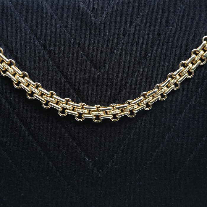 Chanel  Vintage handbag  in black quilted jersey - Detail D1