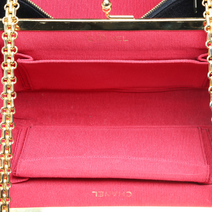 Chanel  Vintage handbag  in black quilted jersey - Detail D2