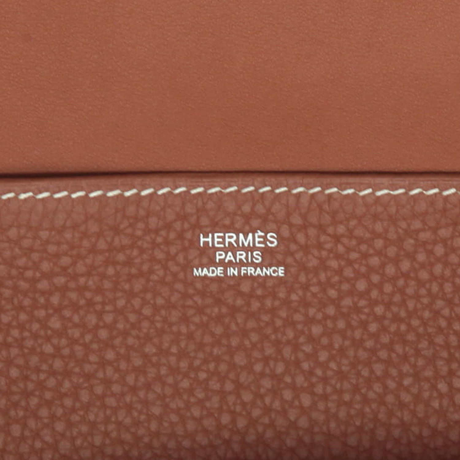 Hermès Halzan shoulder bag in gold togo leather - Detail D9