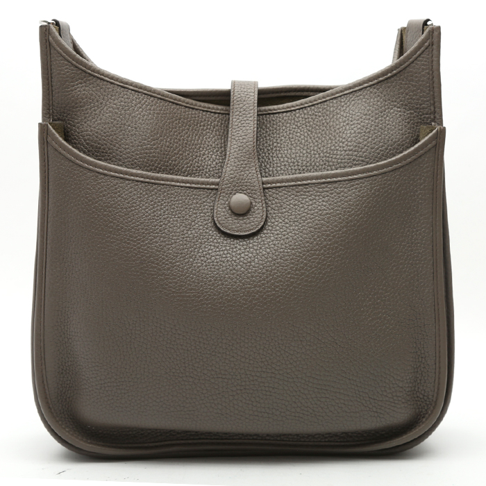 Sac bandoulière Hermès  Evelyne moyen modèle  en cuir togo gris - Detail D7