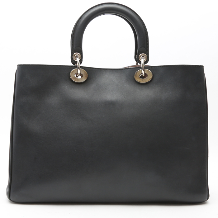 Bolso Cabás Dior  Diorissimo modelo pequeño  en cuero negro y charol azul - Detail D7