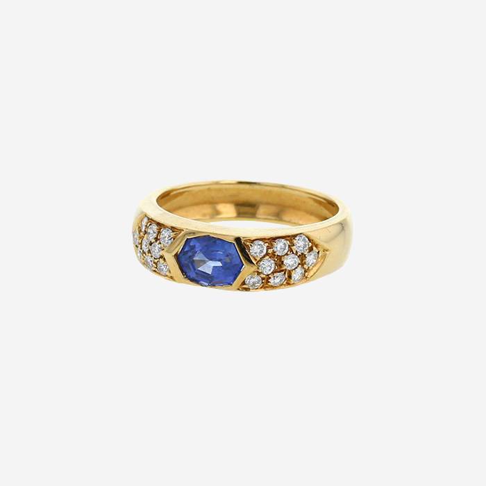 Sortija Vintage  de oro amarillo, zafiro y diamante