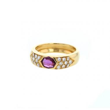 Sortija Vintage  de oro amarillo, rubí y diamantes
