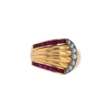 Sortija época años 40 Vintage  de oro amarillo, platino, diamantes y rubíes