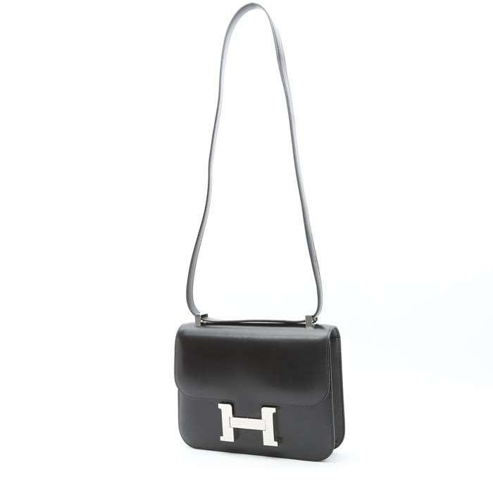 Sac bandoulière Hermès Constance en cuir box noir - Detail D8