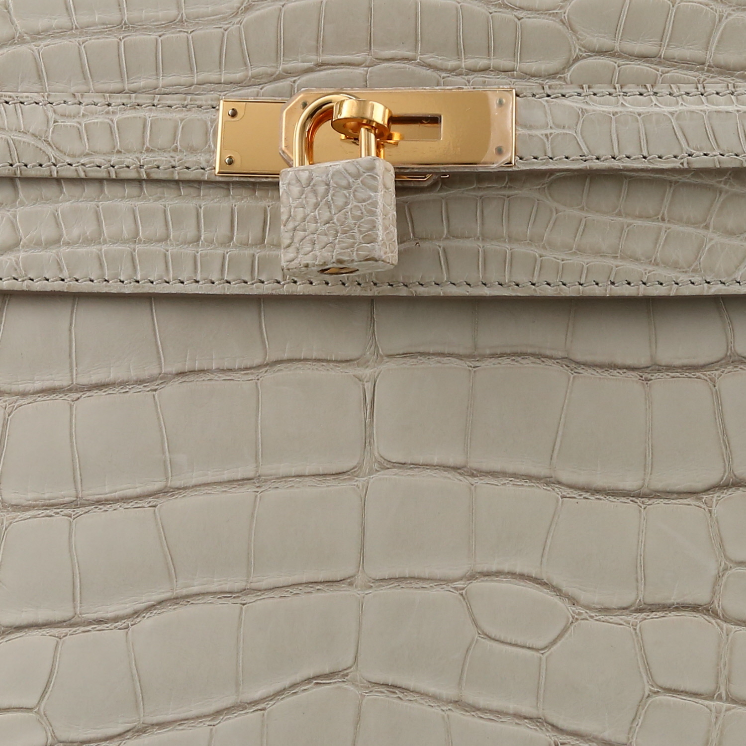 Hermès  Kelly 32 cm handbag  in Gris-Béton alligator - Detail D1