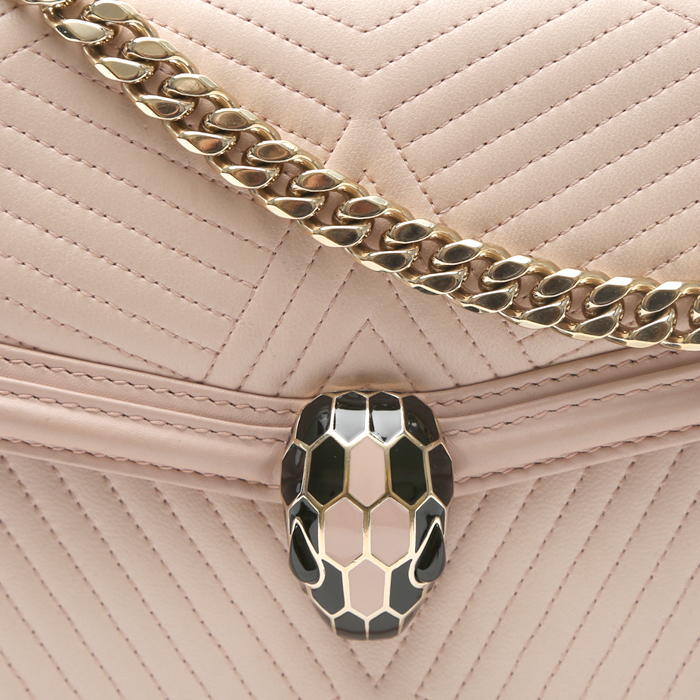 Bolso bandolera Bulgari  Forever en cuero color rosa claro - Detail D1