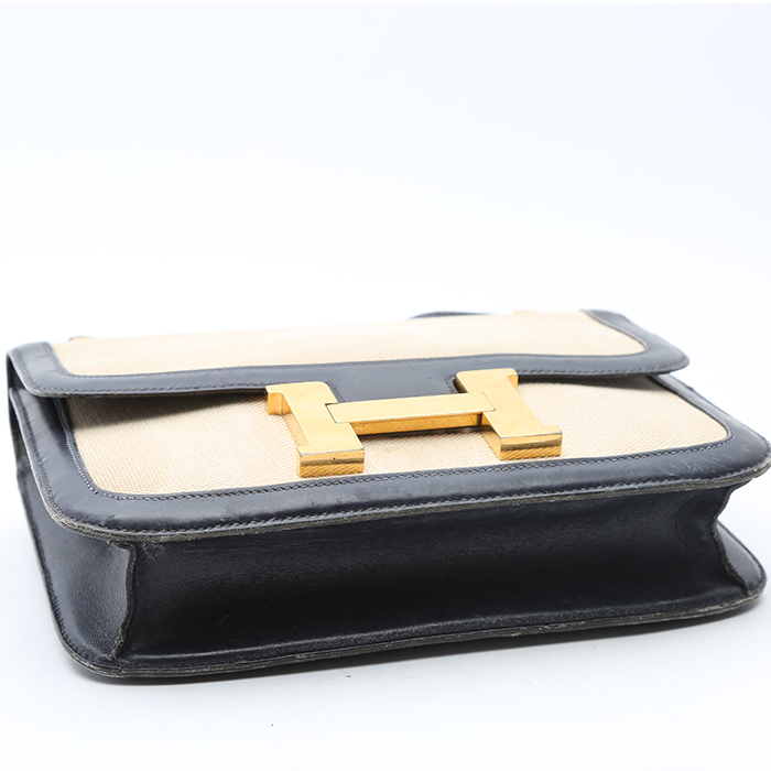 Hermès  Constance handbag  in navy blue box leather  and beige canvas - Detail D4
