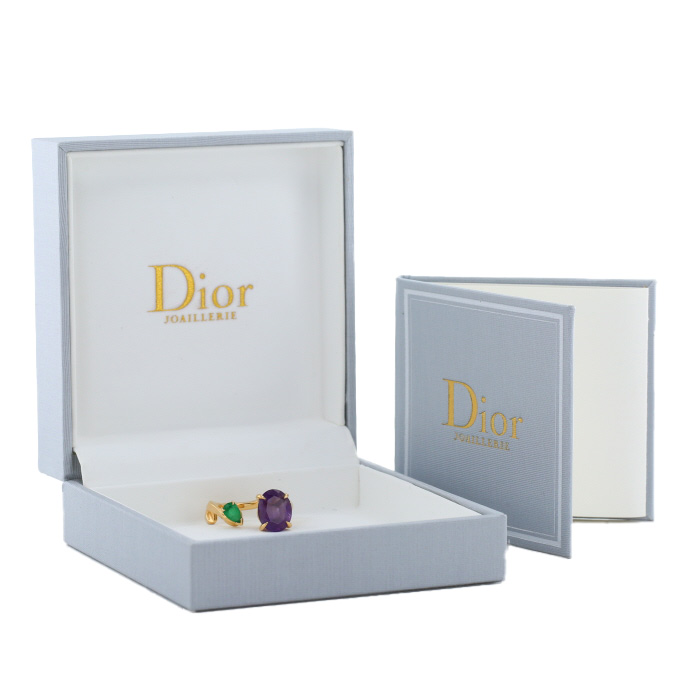 Dior Diorama Précieuse ring in yellow gold, amethyst and emerald - Detail D2