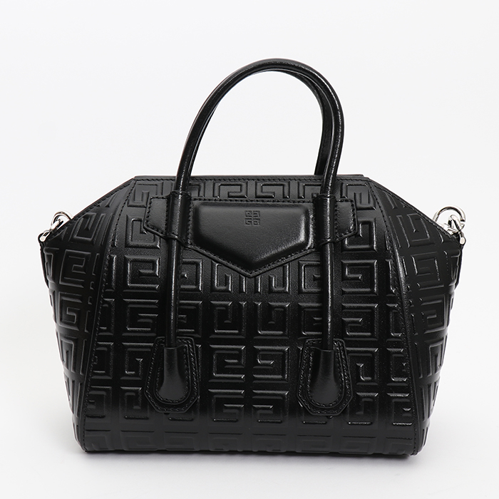 Givenchy  Antigona bag worn on the shoulder or carried in the hand  in black leather - Detail D7