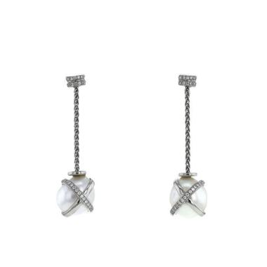 Pendientes colgantes Fred Baie des Anges en oro blanco, perlas cultivadas y diamantes