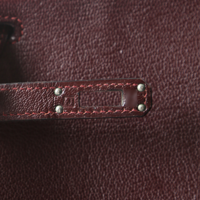 Sac à main Hermès  Kelly 25 cm en chevre bordeaux - Detail D4