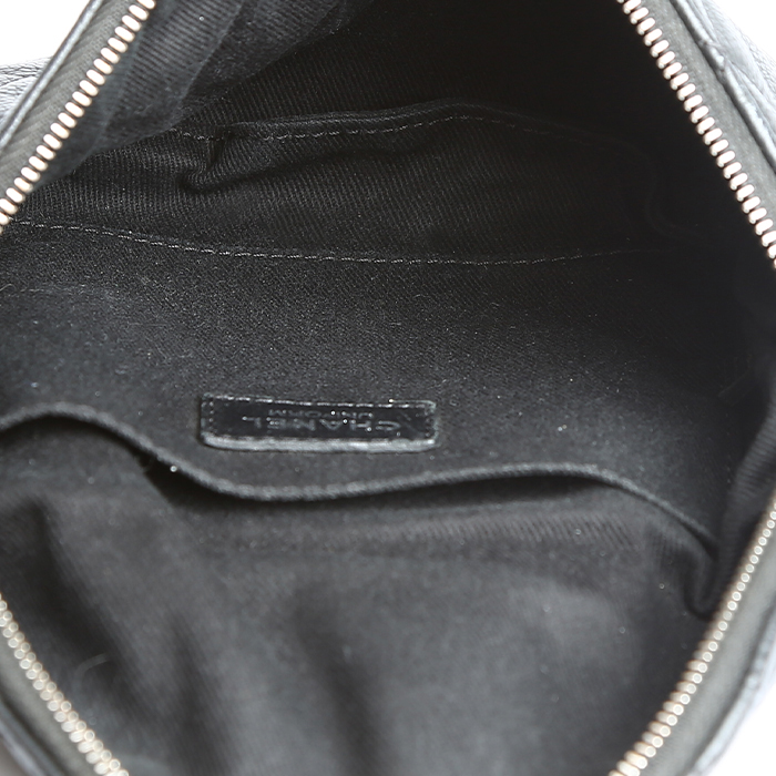 Pochette-ceinture Chanel Pochette ceinture en cuir grainé matelassé noir - Detail D2