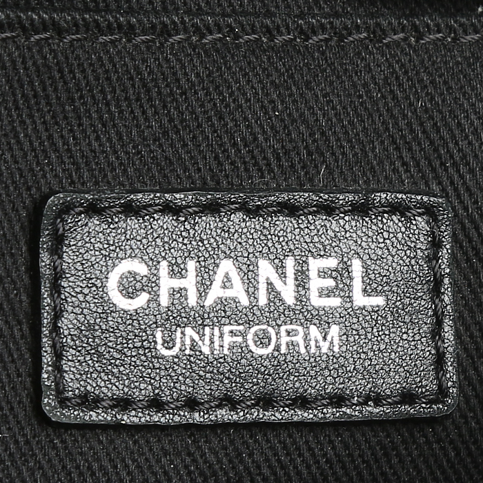 Pochette-ceinture Chanel Pochette ceinture en cuir grainé matelassé noir - Detail D3