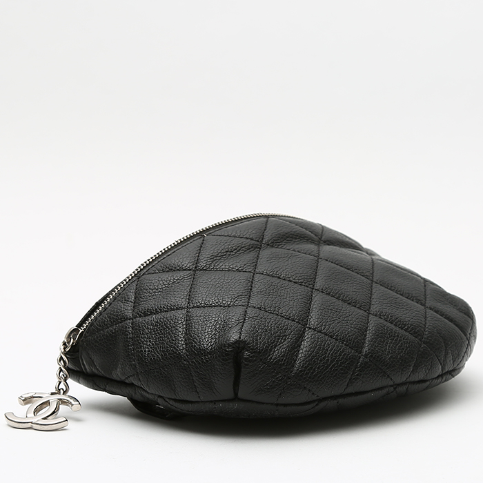 Pochette-ceinture Chanel Pochette ceinture en cuir grainé matelassé noir - Detail D4