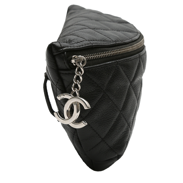 Pochette-ceinture Chanel Pochette ceinture en cuir grainé matelassé noir - Detail D6