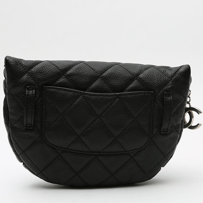 Pochette-ceinture Chanel Pochette ceinture en cuir grainé matelassé noir - Detail D7