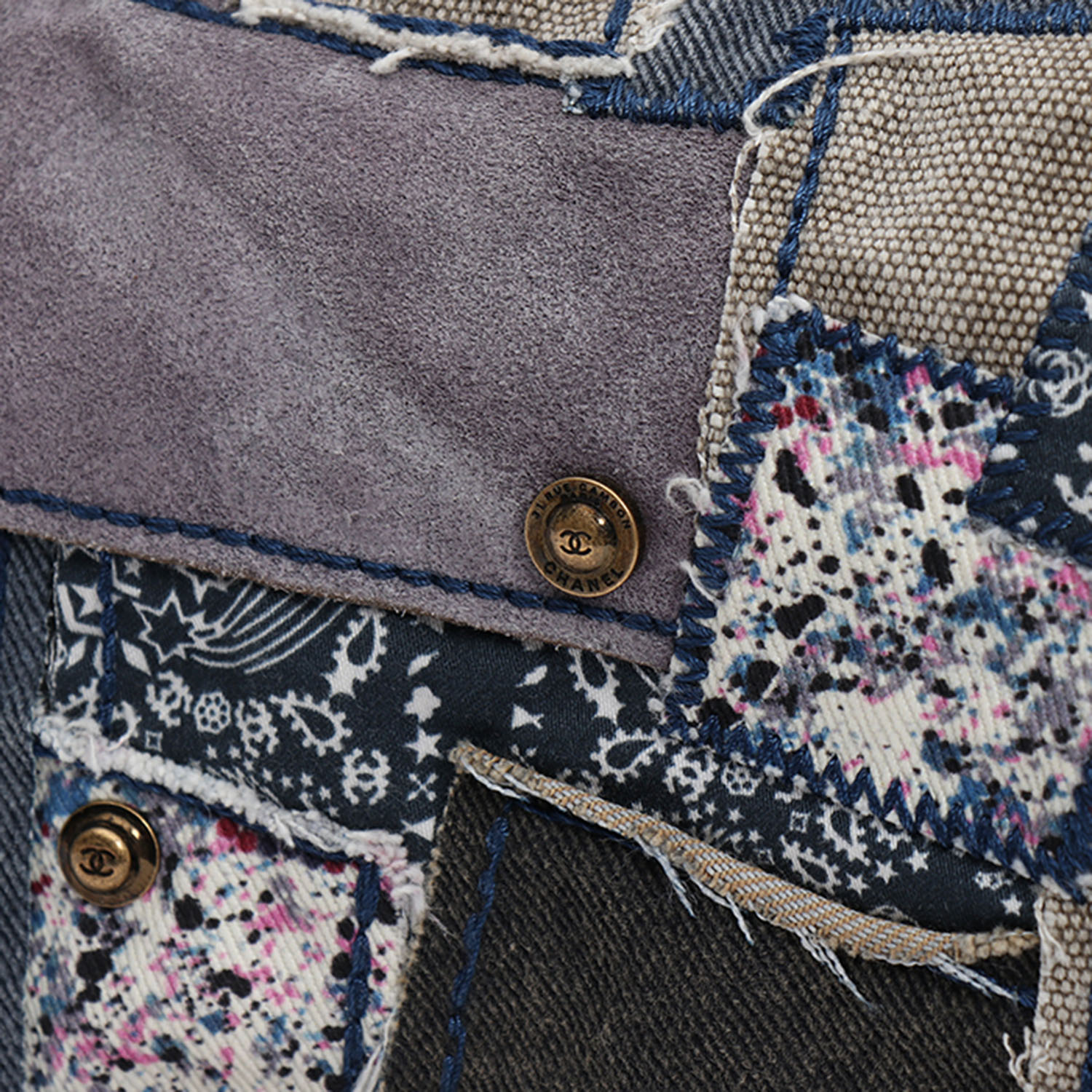 Sac bandoulière Chanel  Boy en toile denim bleue - Detail D1