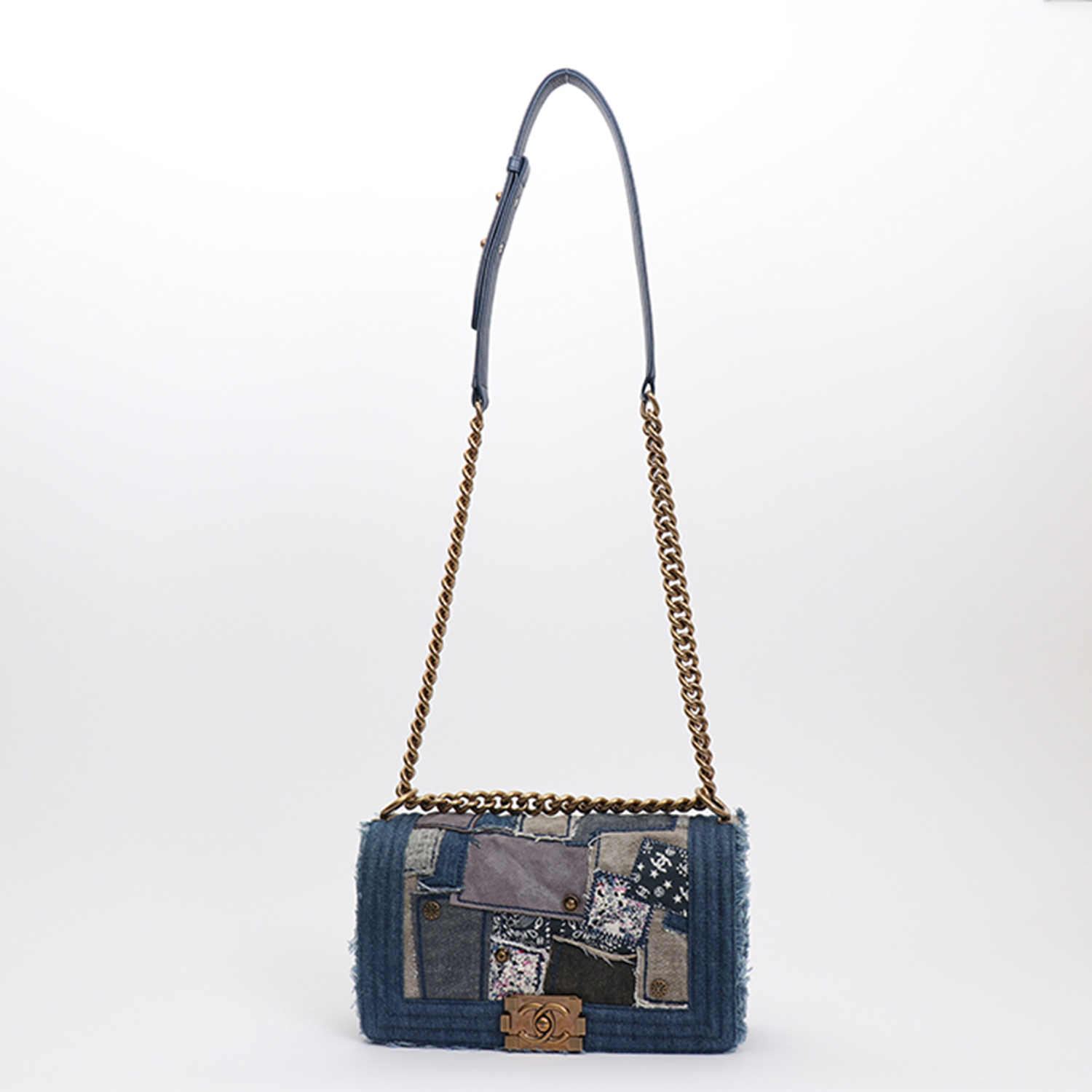 Sac bandoulière Chanel  Boy en toile denim bleue - Detail D8